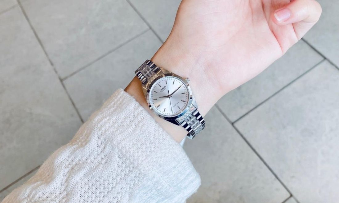 đồng hồ nữ bán chạy nhất Casio LA670WA-7DF với phong cách retro