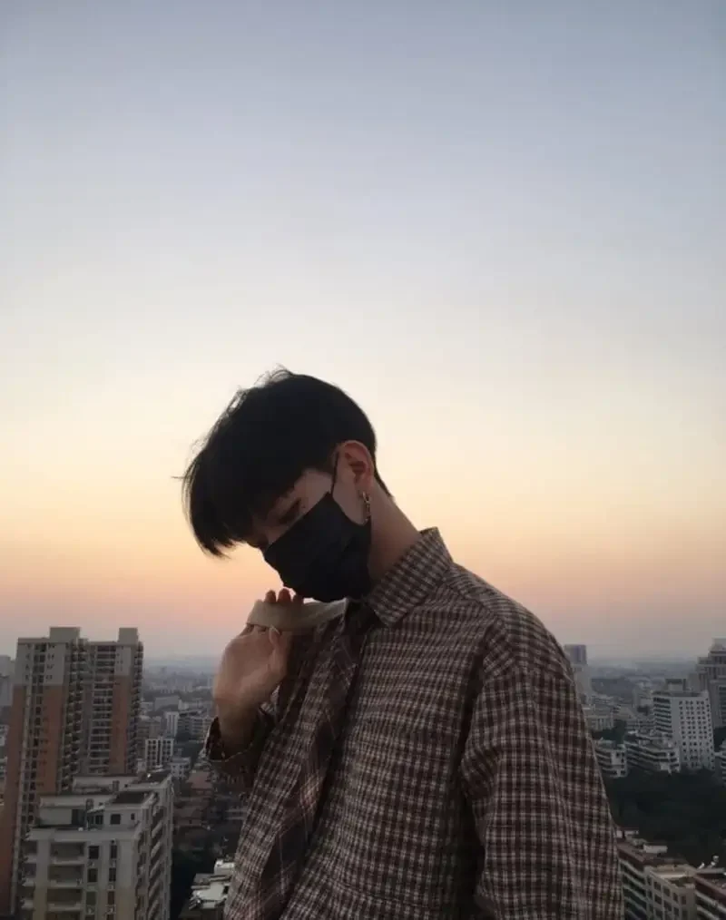 Hình ảnh nam che mặt