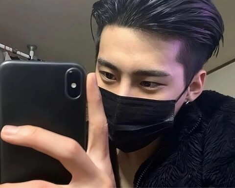 ảnh trai chụp trước gương