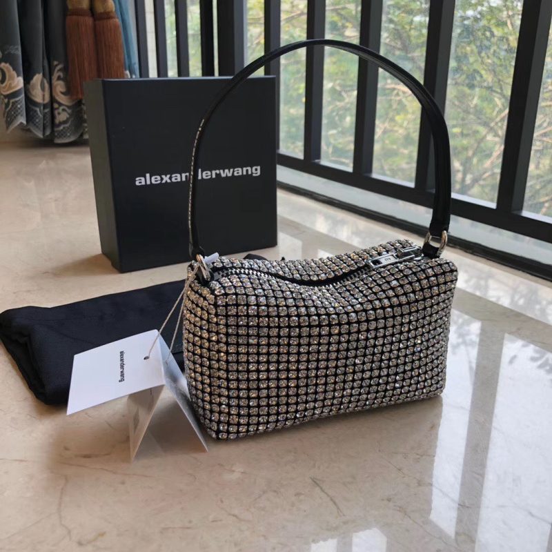 Sức hút không thể ngờ với 4 chiếc túi Alexander Wang sành điệu