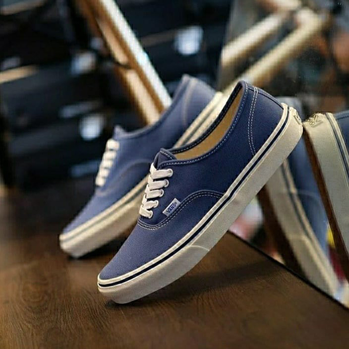 Cá tính hơn với những đôi giày Vans xanh dương