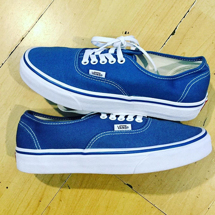 Cá tính hơn với những đôi giày Vans xanh dương